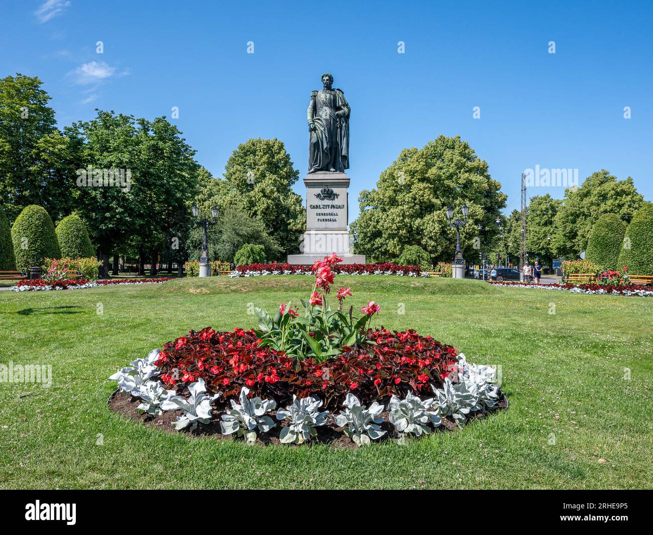 Parco Carl Johans a Norrköping, Svezia, con la statua del re Carlo XIV Johan. Karl Johan fu il primo re della famiglia Bernadotte. Foto Stock