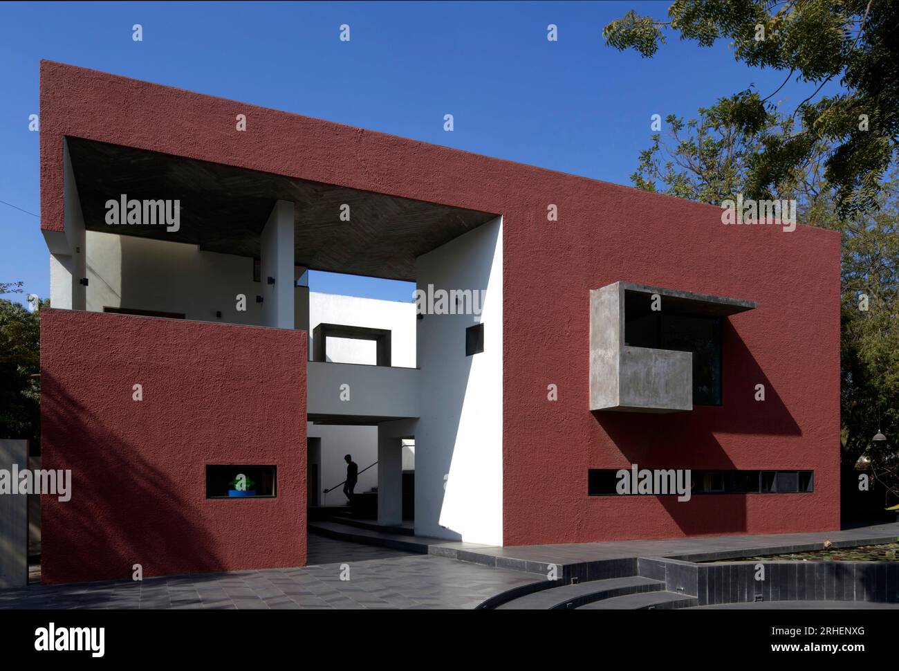 La mattina presto dal giardino. 079 Stories Centre for Arts, Ahmedabad, India. Architetto: Studio Sangath , 2019. Foto Stock