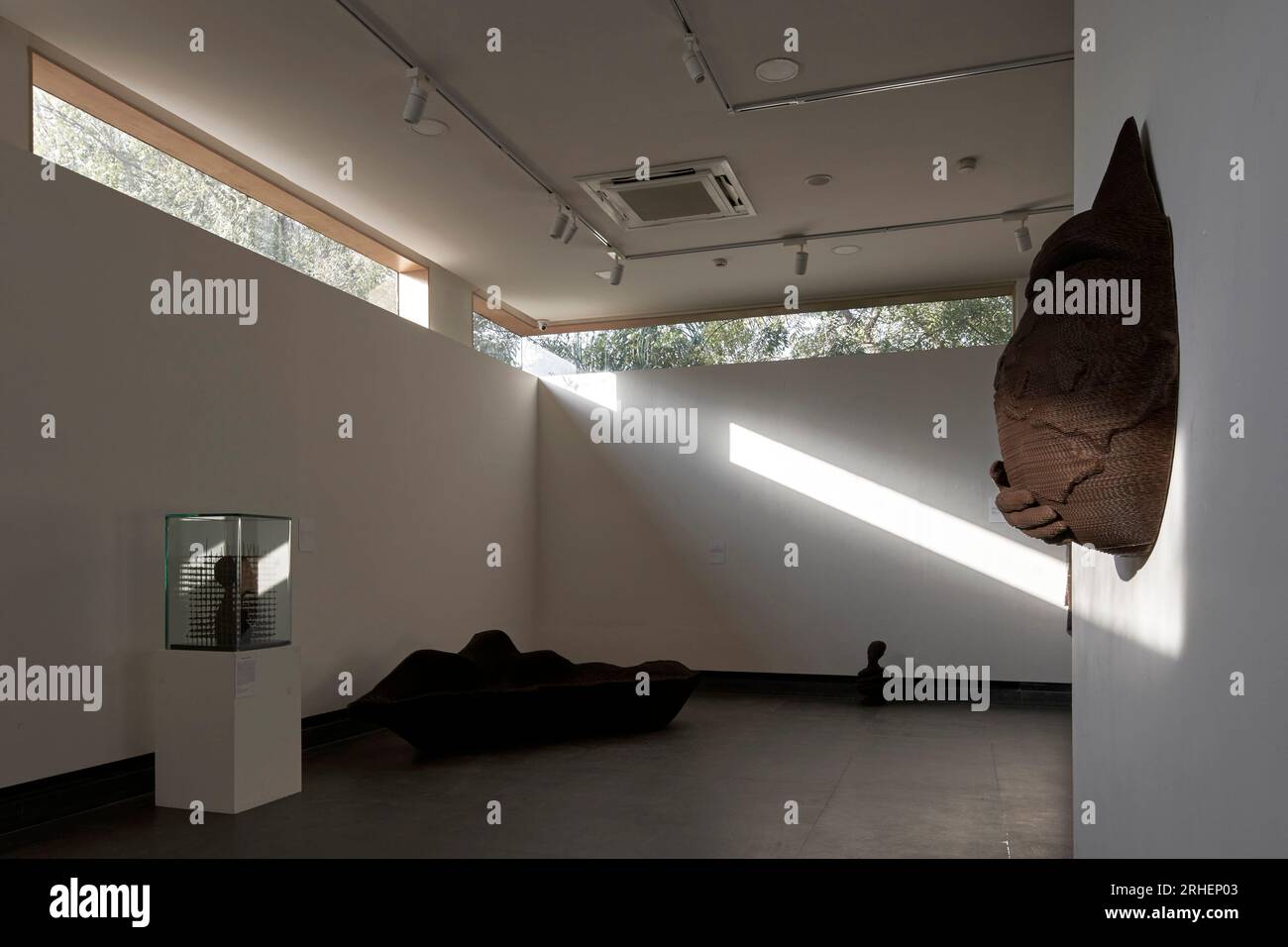 Spazio galleria. 079 Stories Centre for Arts, Ahmedabad, India. Architetto: Studio Sangath , 2019. Foto Stock