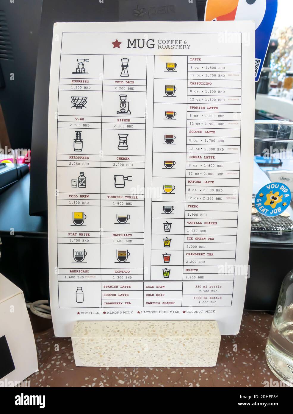 Menu MUG Cafe Bahrain - caffè e torte Foto Stock