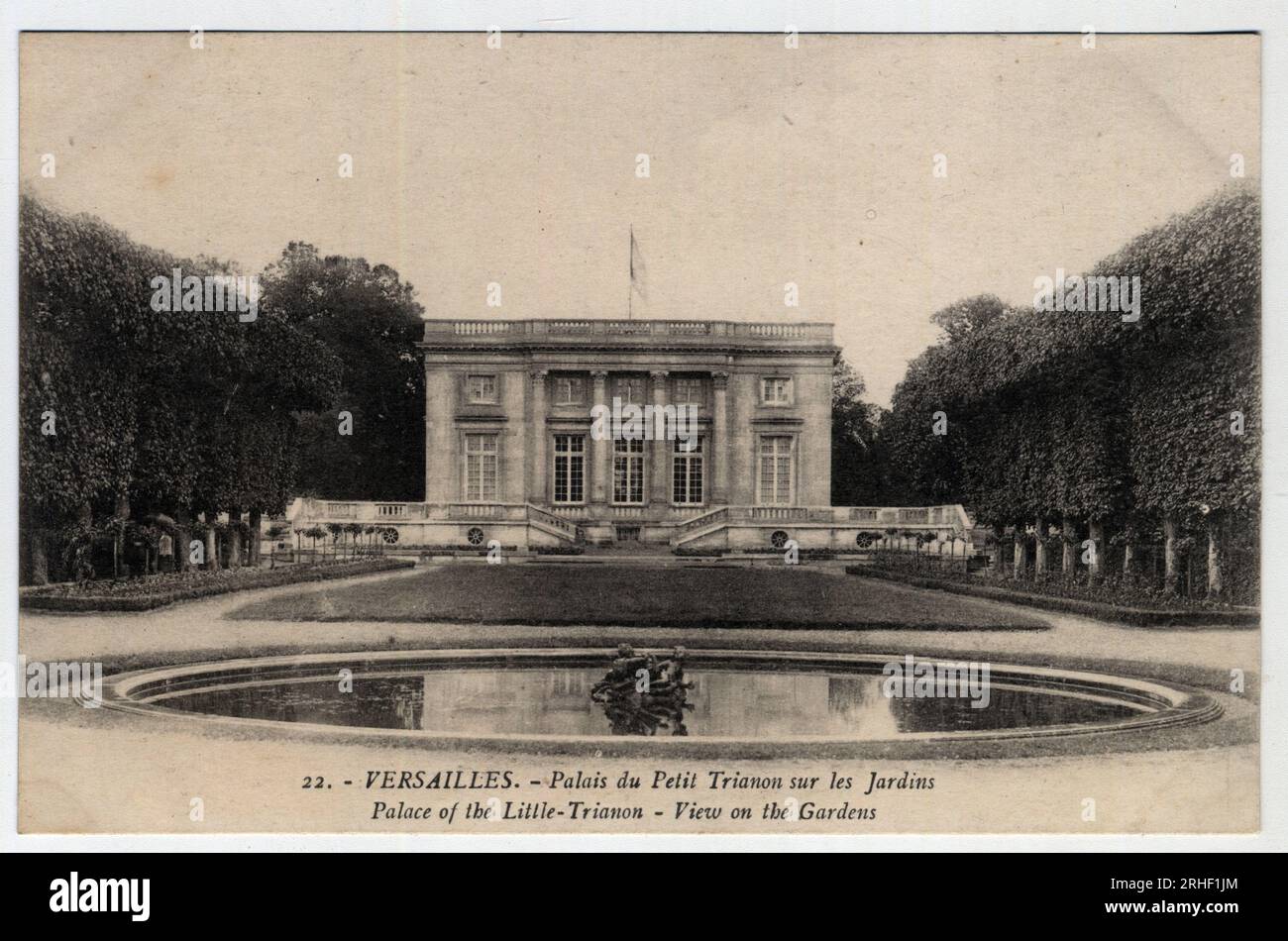 Castello di Versailles: vue exterieure du palais du Petit Trianon sur les Jardins - carte postale fin 19eme-debut 20eme siecle Foto Stock