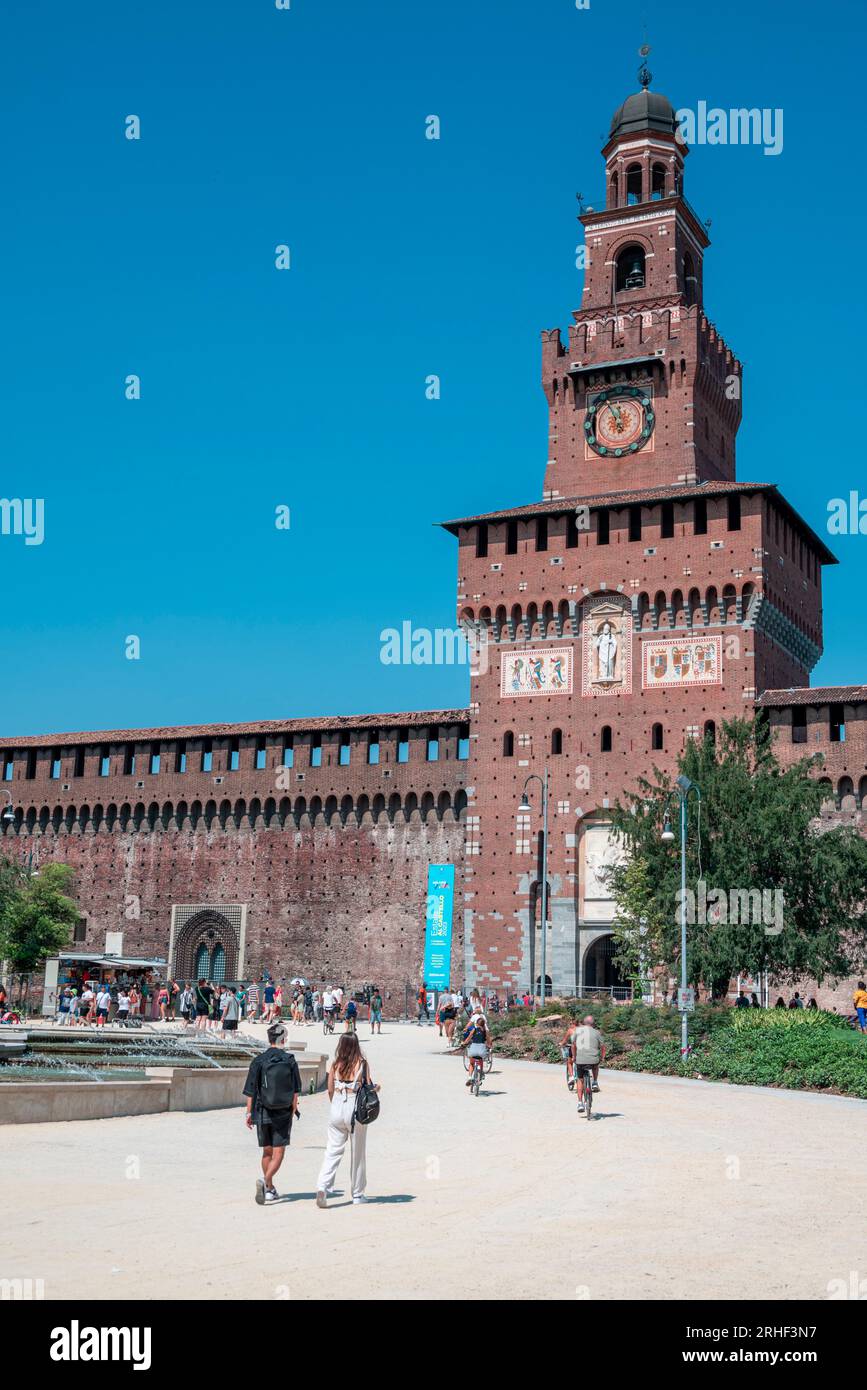 Castello Sforzesco dettagli della fortificazione medievale situata a Milano, Italia settentrionale. 08-15-2023. Costruito da Francesco Sforza Foto Stock