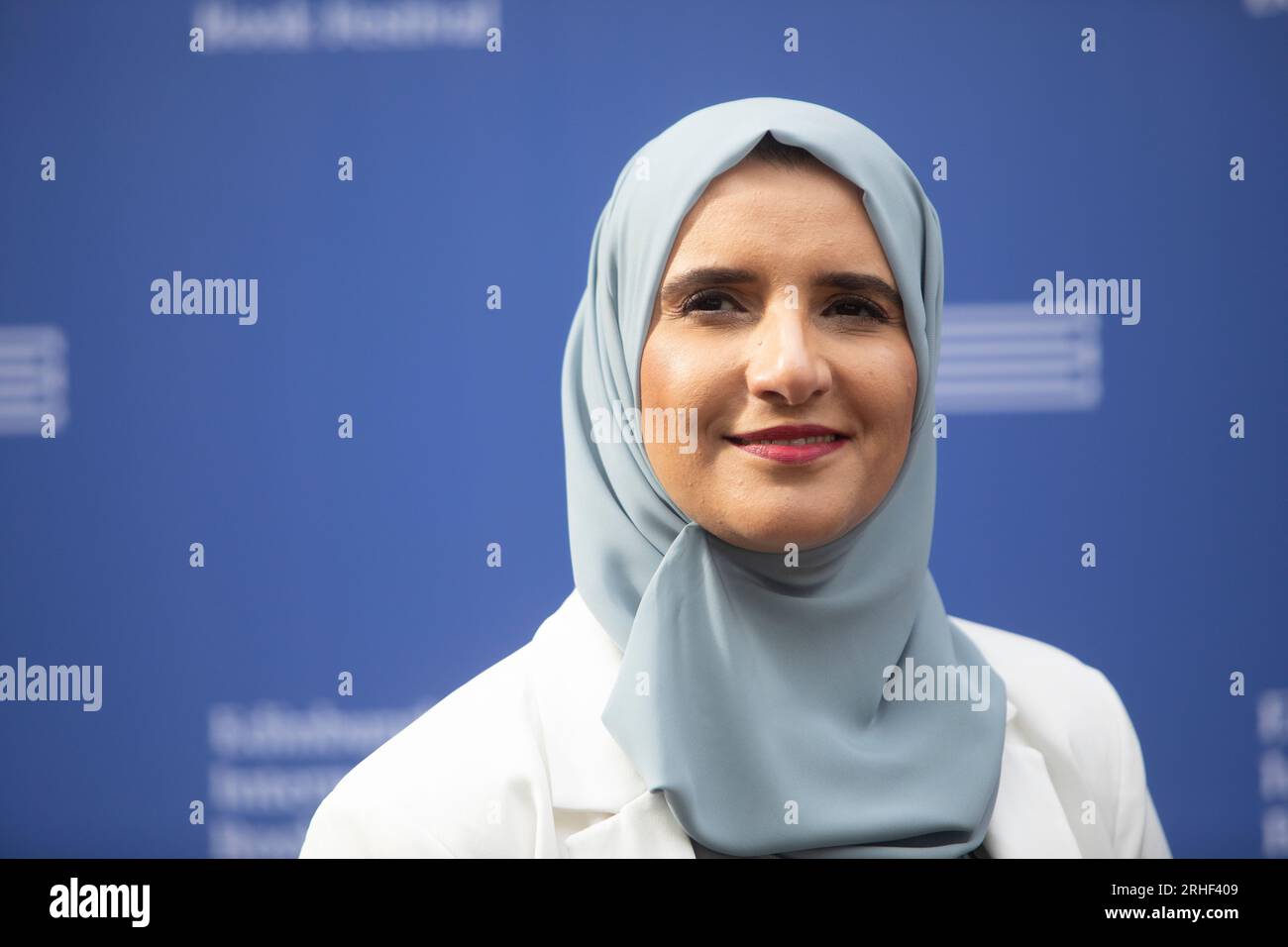 Edimburgo. Scozia, Regno Unito. 16 agosto 2023. Photocall: Jokha Alharthi Omani writer, vincitore del Man Booker International Prize nel 2019, appare all'Edinburgh International Book Festival all'Edinburgh College of Art crediti: Pako Mera/Alamy Live News Foto Stock