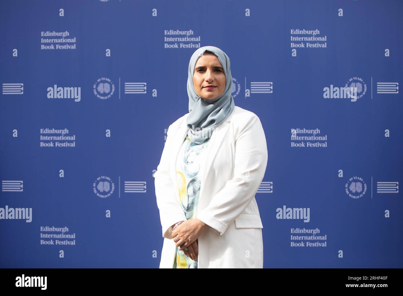 Edimburgo. Scozia, Regno Unito. 16 agosto 2023. Photocall: Jokha Alharthi Omani writer, vincitore del Man Booker International Prize nel 2019, appare all'Edinburgh International Book Festival all'Edinburgh College of Art crediti: Pako Mera/Alamy Live News Foto Stock