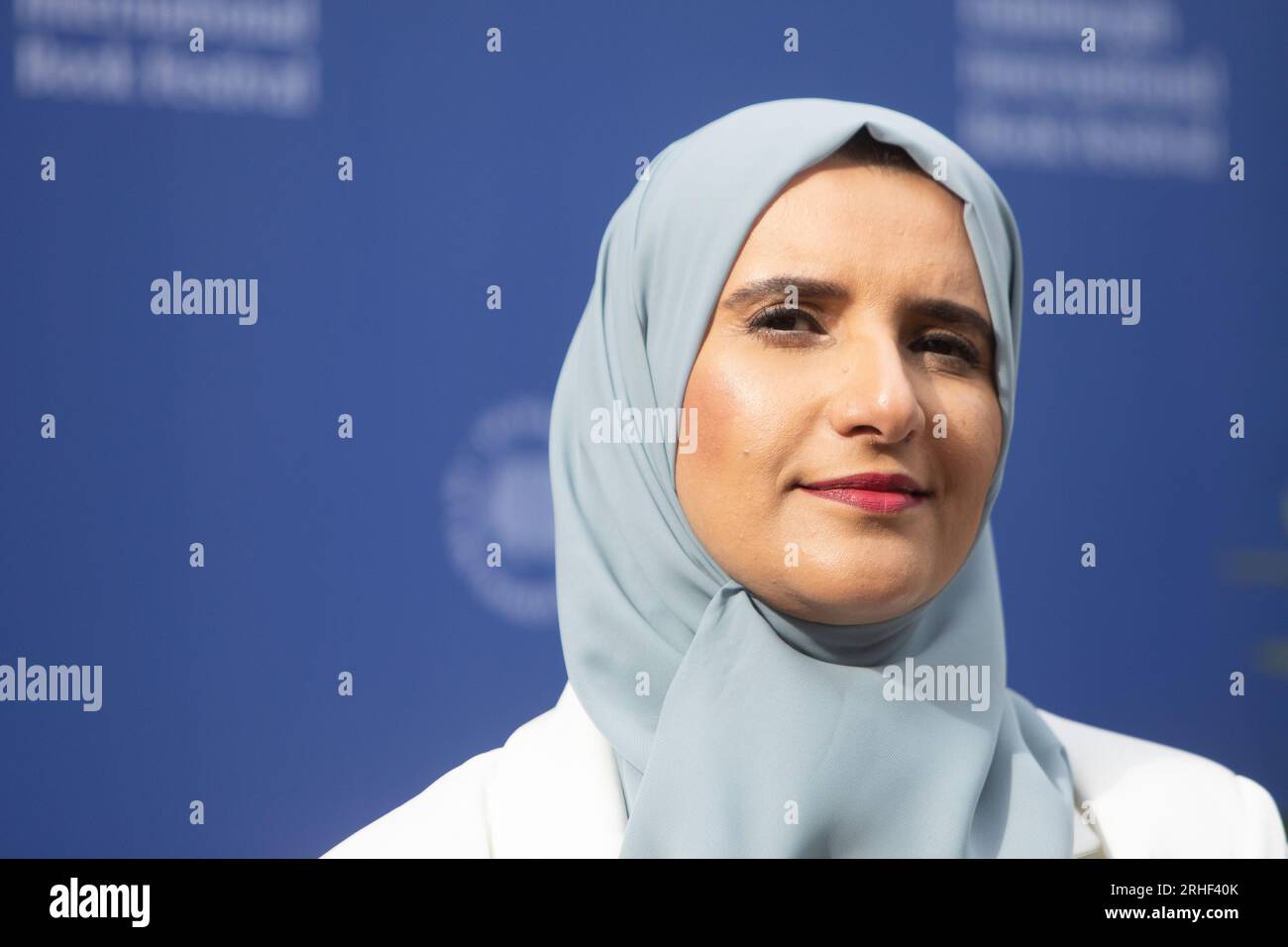 Edimburgo. Scozia, Regno Unito. 16 agosto 2023. Photocall: Jokha Alharthi Omani writer, vincitore del Man Booker International Prize nel 2019, appare all'Edinburgh International Book Festival all'Edinburgh College of Art crediti: Pako Mera/Alamy Live News Foto Stock