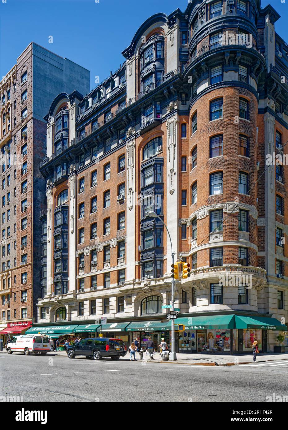 Belleclaire, un hotel residenziale progettato da Emery Roth nell'Upper West Side di Manhattan, combina stili Art Nouveau e secessionisti. (2014/2015 foto) Foto Stock