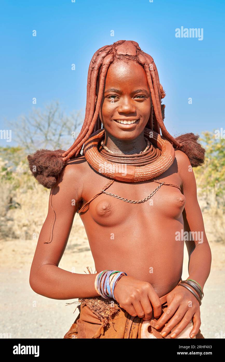 Namibia. Ritratto di una donna Himba nella regione di Kunene Foto Stock