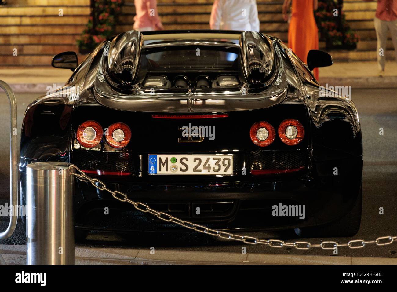 Vista posteriore di una Bugatti Veyron in un parcheggio sul Principato di Monaco Foto Stock
