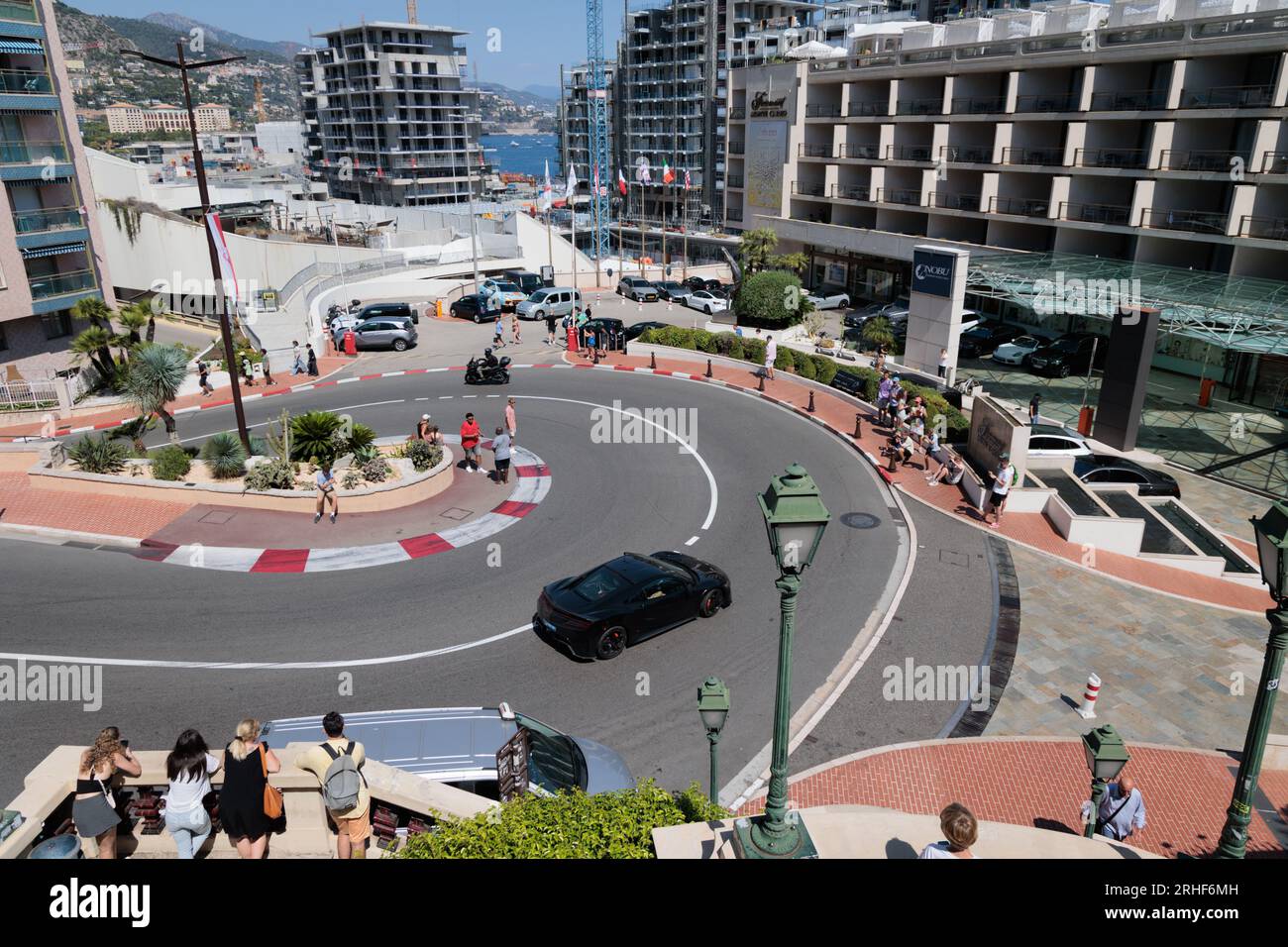 Il Fairmont Hotel si snoda lungo il circuito del Gran Premio di Monaco a Monte Carlo Foto Stock