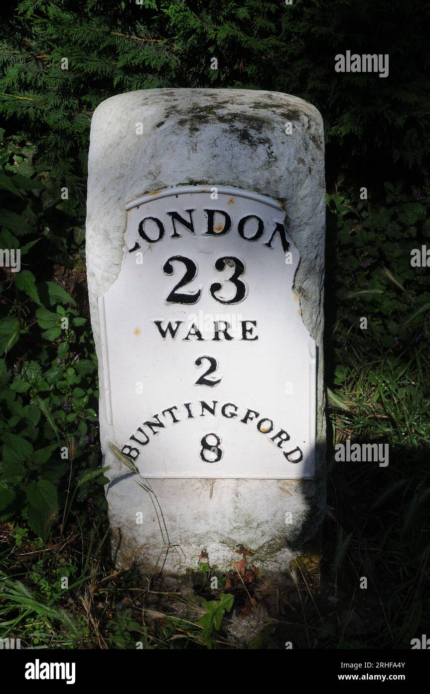 Milestone, Wadesmill, Hertfordshire Foto Stock