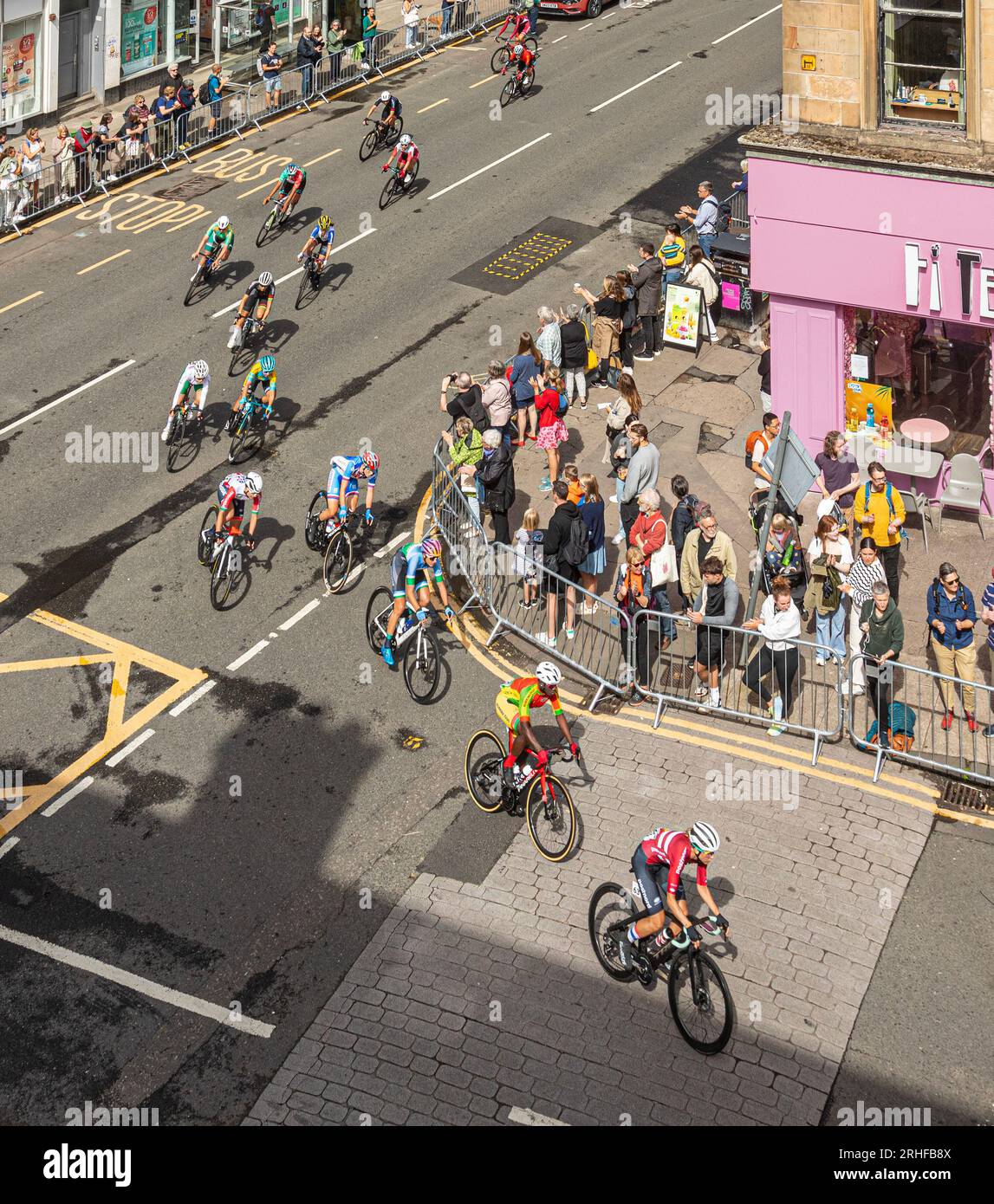 Peloton - UCI elite campionato del mondo femminile gara su strada 2023. Marita Jensen, Awa Bamogo, Sofiya Karimova, Krystina Burlova, vera Vilaca. Glasgow. Foto Stock