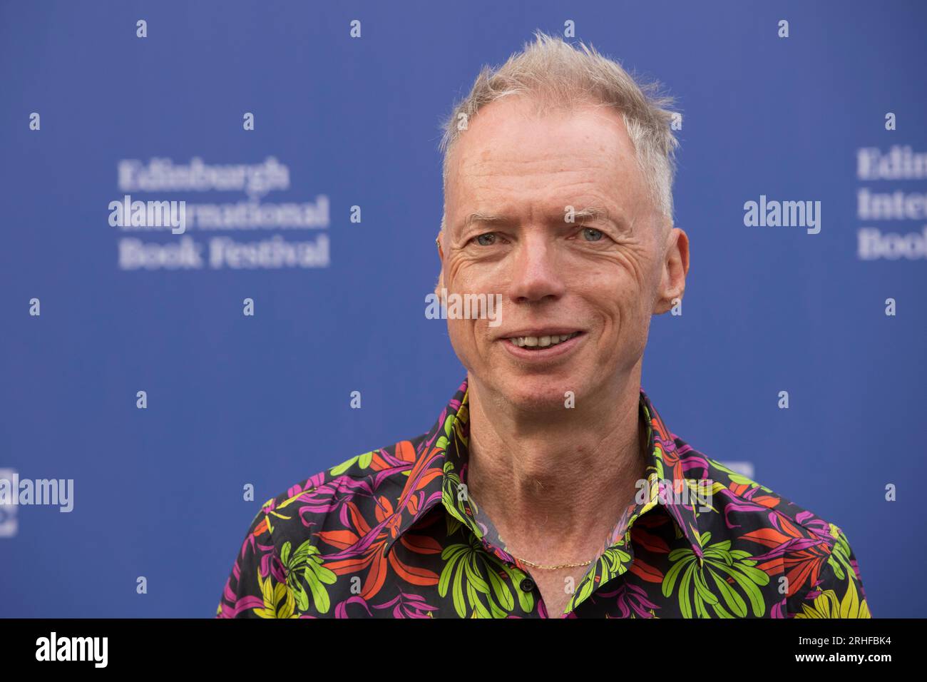 Edimburgo, Regno Unito. 15 agosto 2023. L'autore, filosofo e scienziato cognitivo Andy Clark presenta il suo nuovo libro all'Edinburgh Book Festival. "The Experience Machine: How our Minds Predict and Shape Reality" è un'esplorazione in espansione mentale di un'idea relativamente nuova che sta rivoluzionando i campi della neuroscienza e della psicologia. Credito: Tom Duffin/Alamy Live News. Foto Stock