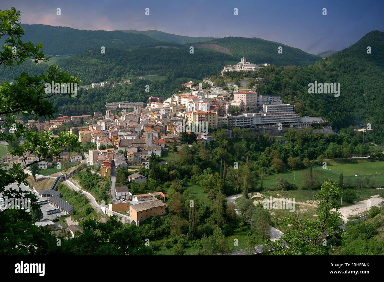 Italia Umbria Valnerina Vista di Cascia e paesaggio Foto Stock
