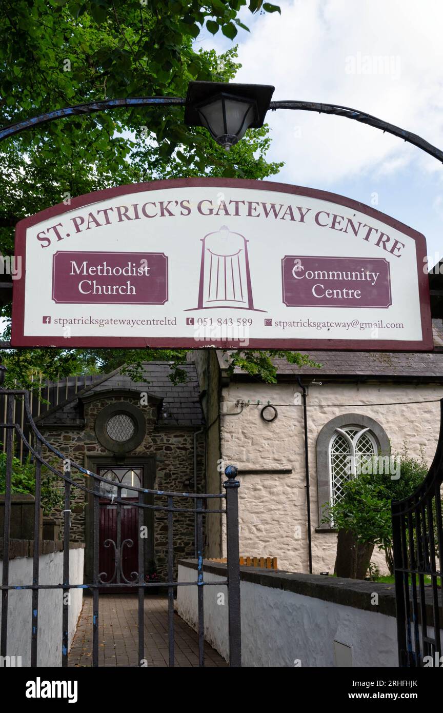 Waterford, Irlanda - 17 luglio 2023: L'ingresso a St Patrick's Gatway Centre a Waterford, Irlanda Foto Stock