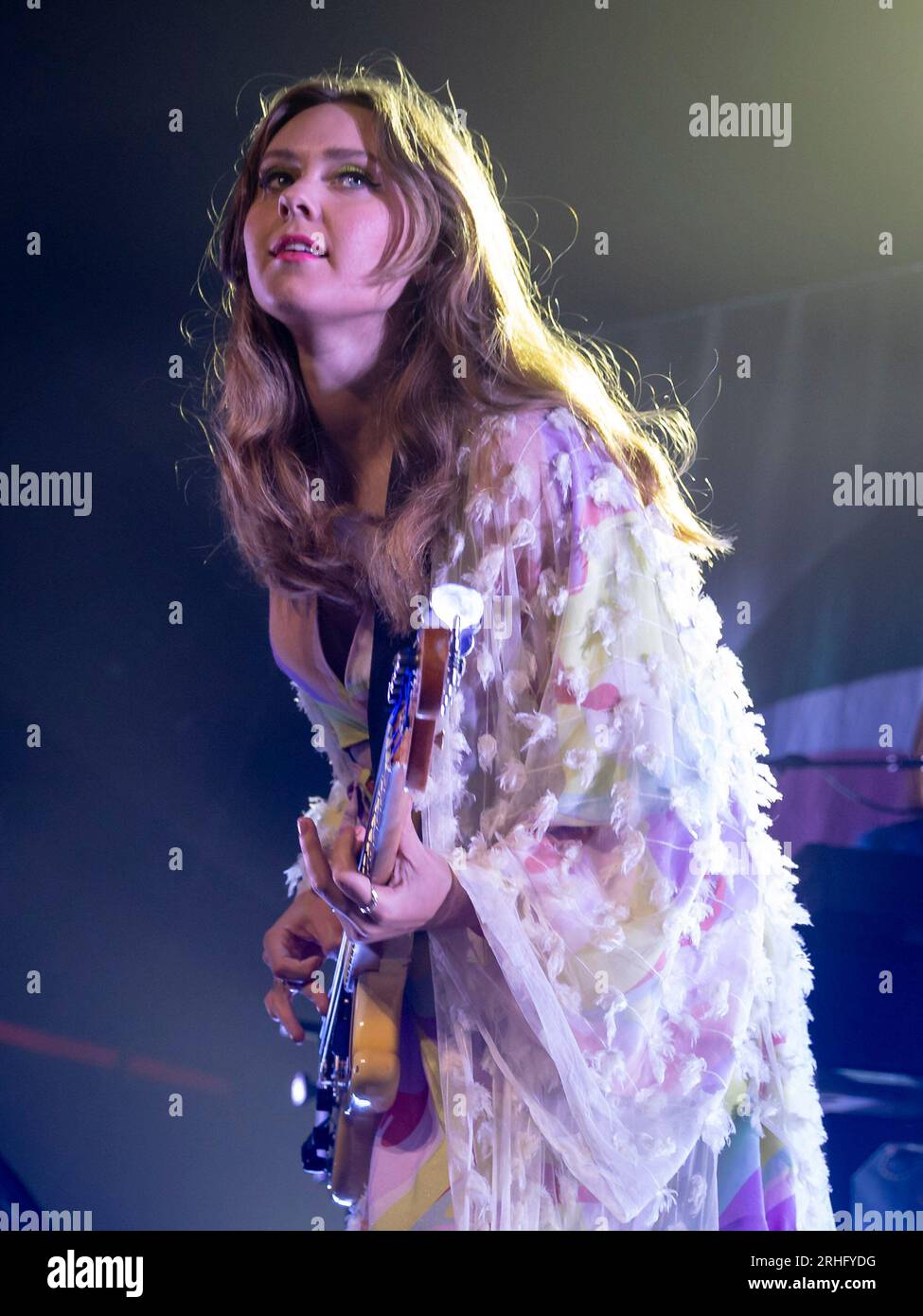 Edimburgo, Regno Unito. 16 agosto 2023. First Aid Kit si esibiscono dal vivo alla Edinburgh O2 Academy mercoledì 16 agosto 2023 Band membri: Klara Söderberg - voce, chitarra, tastiere Johanna Söderberg - voce, basso, tastiere, autoharp Freja 'Freja the Dragon' Drakenberg - tastiere Scott Simpson - batteria Johannes Runemark - chitarra e mandolino credito: Alan Rennie/Alamy Live News Foto Stock