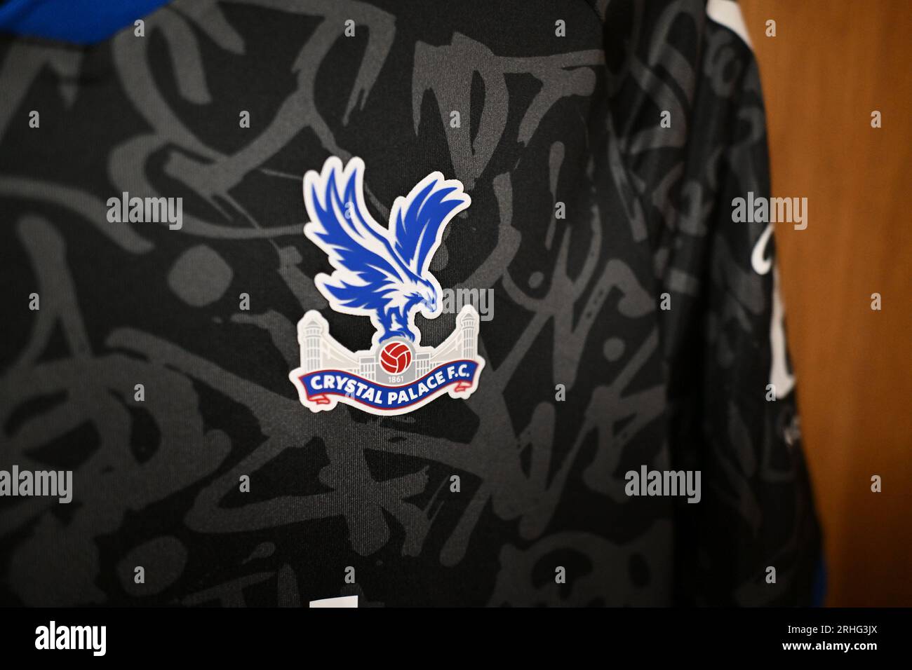 SHEFFIELD, INGHILTERRA - 12 AGOSTO: Dettagli della maglia Crystal Palace durante la partita di Premier League tra Sheffield United e Crystal Palace a Bramall Foto Stock