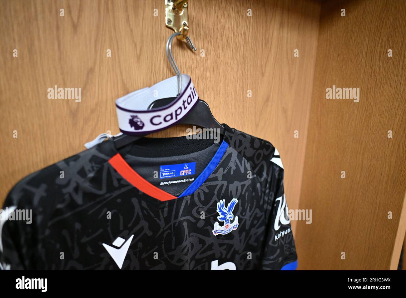 SHEFFIELD, INGHILTERRA - 12 AGOSTO: Dettagli della maglia Crystal Palace durante la partita di Premier League tra Sheffield United e Crystal Palace a Bramall Foto Stock