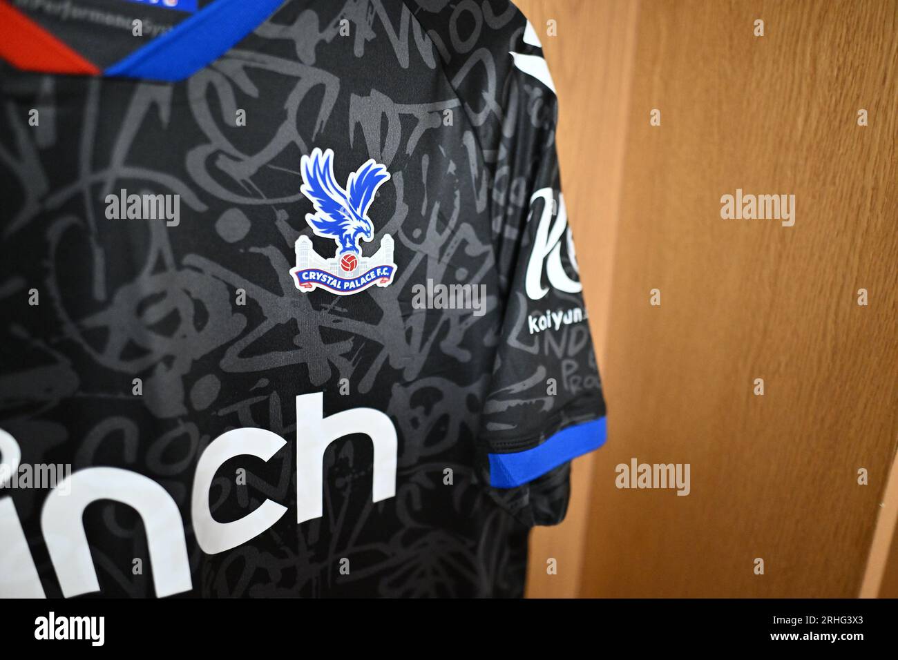 SHEFFIELD, INGHILTERRA - 12 AGOSTO: Dettagli della maglia Crystal Palace durante la partita di Premier League tra Sheffield United e Crystal Palace a Bramall Foto Stock