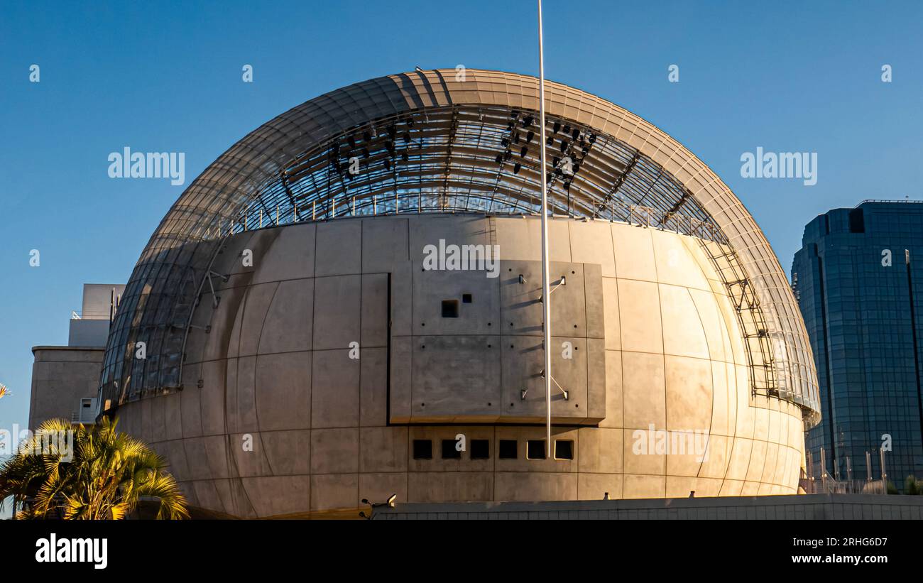 L'estensione sferica del Saban Building presso l'Academy Museum of Motion Pictures, che ospita la Dolby Family Terrace e il David Geffen Theater Foto Stock
