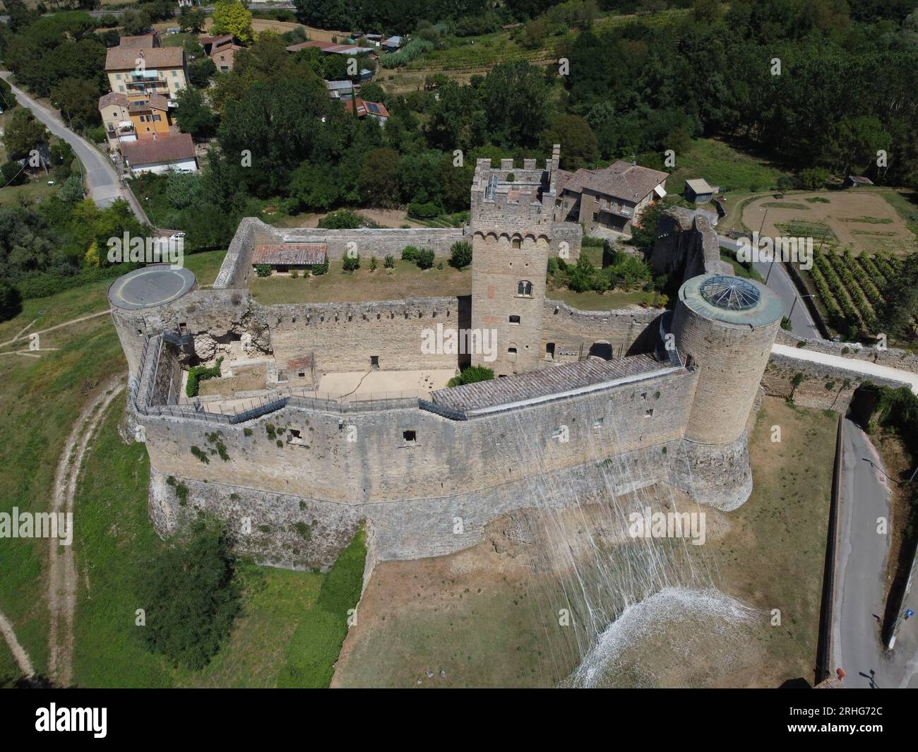 Veduta aerea del castello di Staggia detto anche Rocca di Staggia. Staggia Senese, Siena, Toscana, Italia Foto Stock