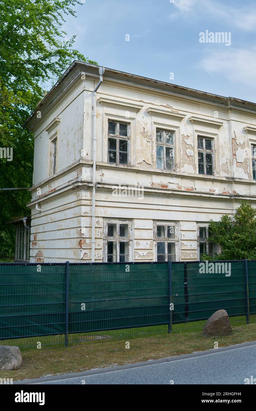 Villa fatiscente nella località baltica di Heiligendamm in Germania attende un investitore e una riqualificazione Foto Stock