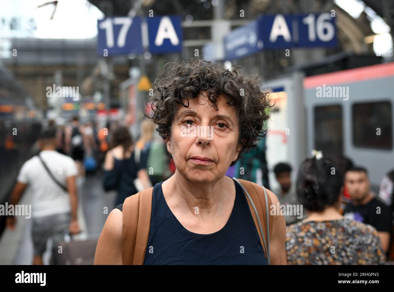 PRODUZIONE - 15 agosto 2023, Assia, Francoforte sul meno: L'autrice ...