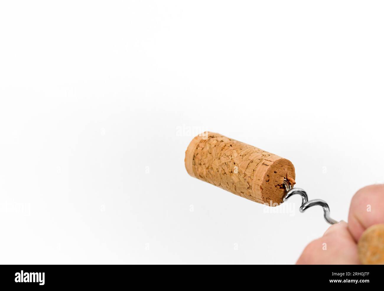 Stappare una bottiglia di vino. Tappo in sughero per vino da vicino. Apribottiglie. Foto Stock