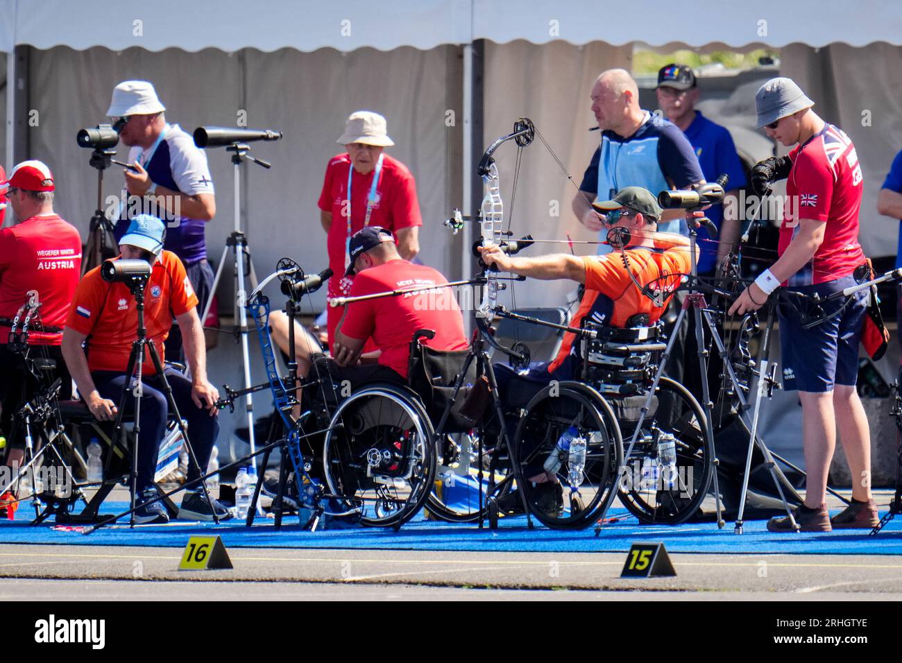 Rotterdam, Paesi Bassi. 15 agosto 2023. ROTTERDAM, PAESI BASSI - 15 AGOSTO: Roy Klaassen dei Paesi Bassi in azione durante l'evento Para Archery il giorno 8 dei Campionati europei Para 2023 al Rotterdam Ahoy il 15 agosto 2023 a Rotterdam, Paesi Bassi. (Foto di Rene Nijhuis/BSR Agency) credito: Agenzia BSR/Alamy Live News Foto Stock