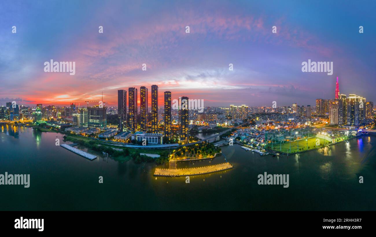 1° giugno 2023: Tramonto nel distretto 1, ho chi Minh City, Vietnam Foto Stock