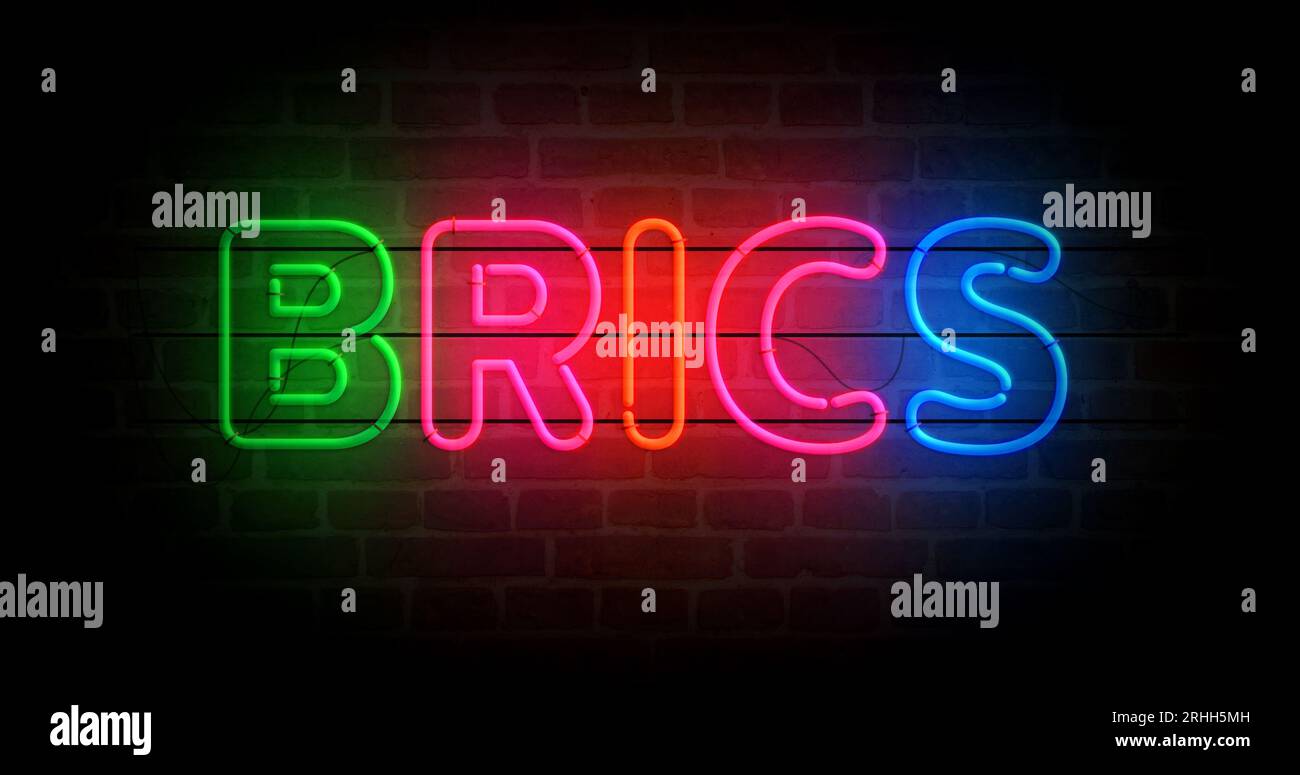 Simbolo al neon BRICS. Organizzazione politica internazionale lampadine di colore chiaro. Illustrazione 3d del concetto astratto. Foto Stock