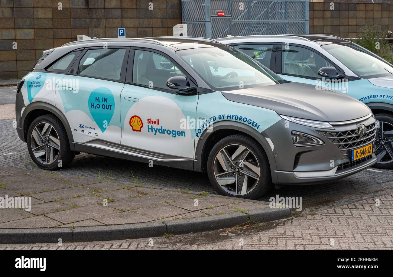 Amsterdam, Paesi Bassi, 17.08.2023, SUV crossover alimentato a celle a combustibile idrogeno Hyundai Nexo parcheggiato presso Shell Energy Transition Campus Amsterdam Foto Stock