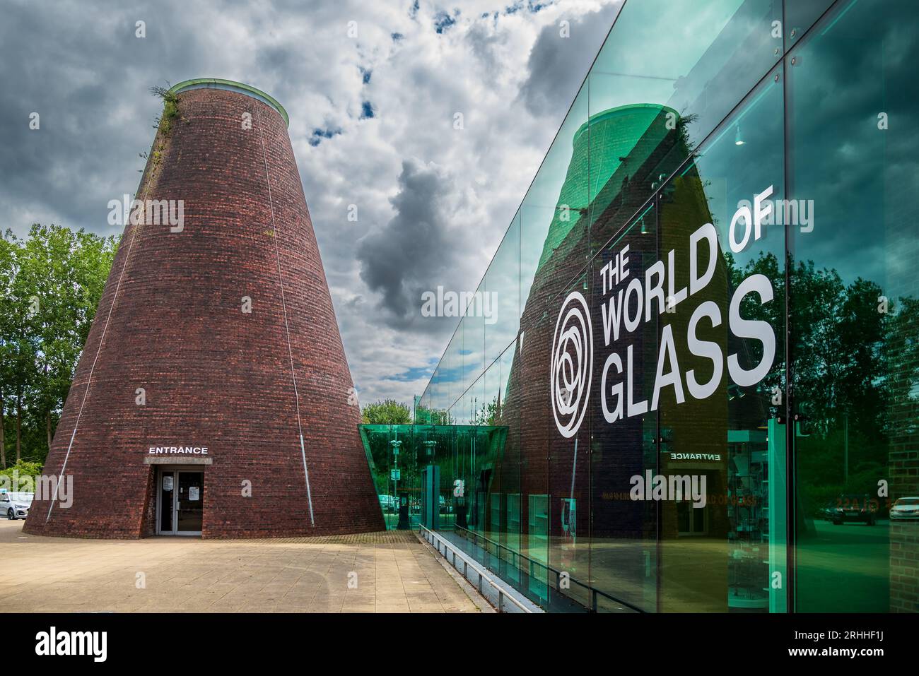 L'enorme ex forno al St. Il museo Helens World of Glass costituisce ora l'ingresso principale. Foto Stock