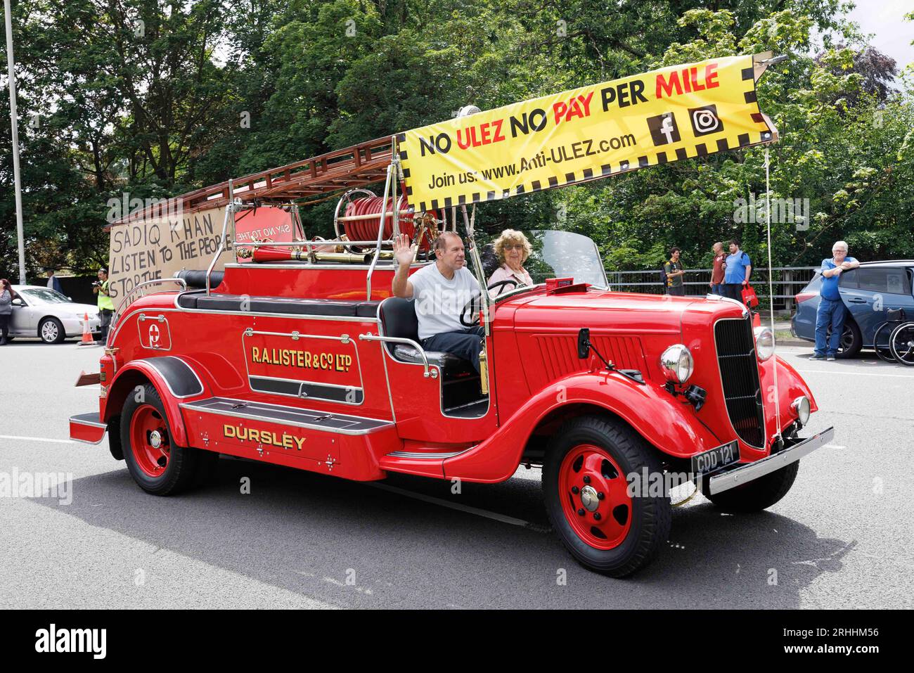 [CAR Model identified] i residenti di Uxbridge e Hiliingdon organizzano una dimostrazione per protestare contro la proposta di estensione della zona ULEZ di Sadiq Khan. PIC Foto Stock