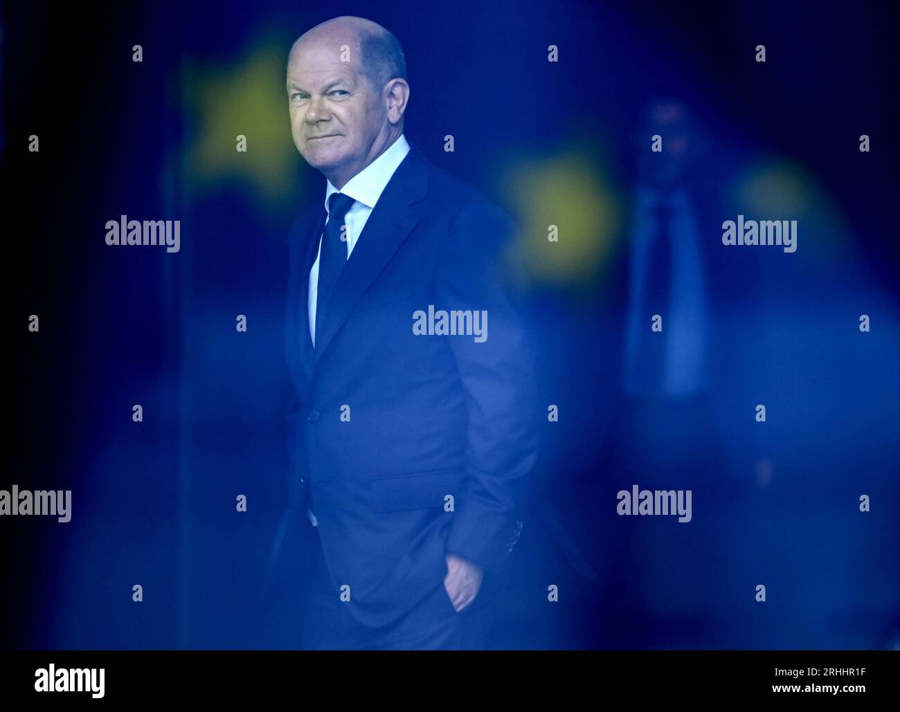 Berlino, Germania. 16 agosto 2023. Il cancelliere tedesco Olaf Scholz (SPD) attende il primo ministro danese. Crediti: Britta Pedersen/dpa/Alamy Live News Foto Stock