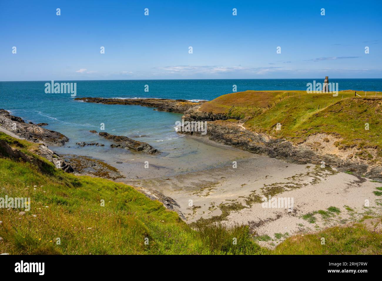 Baia di Porth Ysgaden sulla penisola di Llyn nel Galles del Nord in una soleggiata giornata estiva. Foto Stock