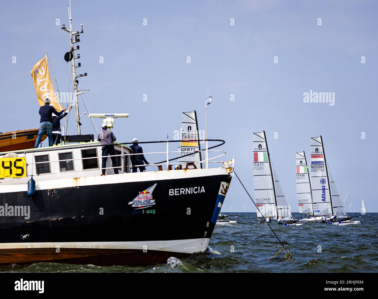 SCHEVENINGEN - immagine suggestiva della gara di medaglia sulla sezione Nacra 17 durante la settima giornata dei campionati mondiali di vela. ANP SEM VAN DER WAL Foto Stock