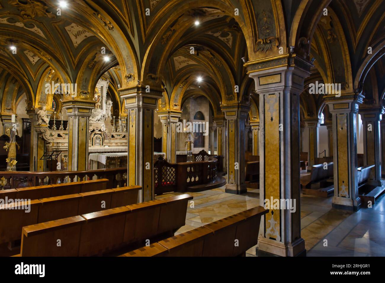Vista dell'interno della cripta sotto la cattedrale di Bari Foto Stock
