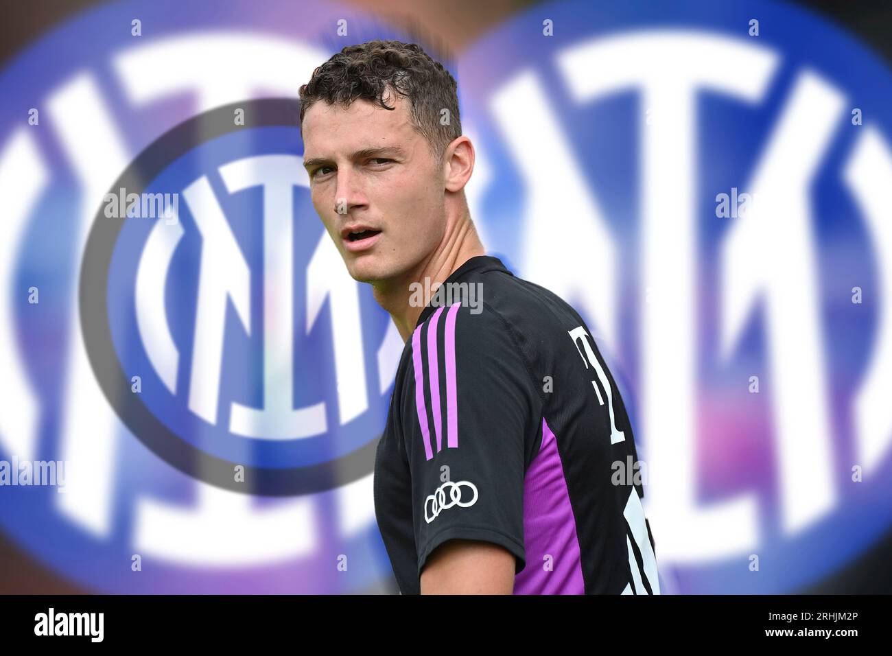 FOTORITOCCO: Benjamin PAVARD (FC Bayern Monaco) è in cima alla classifica dell'Inter Milan. FOTO DI ARCHIVIO: Benjamin PAVARD (FC Bayern Monaco), azione, immagine singola, motivo singolo ritagliato, mezza figura, mezza cifra. Allenamento FC Bayern Monaco. Campo di addestramento a Rottach Egern il 20 luglio 2023. Calcio 1st Bundesliga, stagione 2023/2024. ? Foto Stock