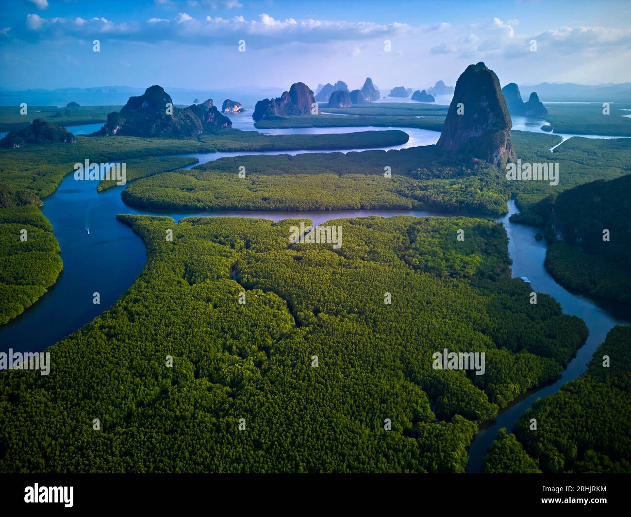 Thailandia, Baia di Phang Nga, parco nazionale di Ao Phang Nga, vista aerea Foto Stock