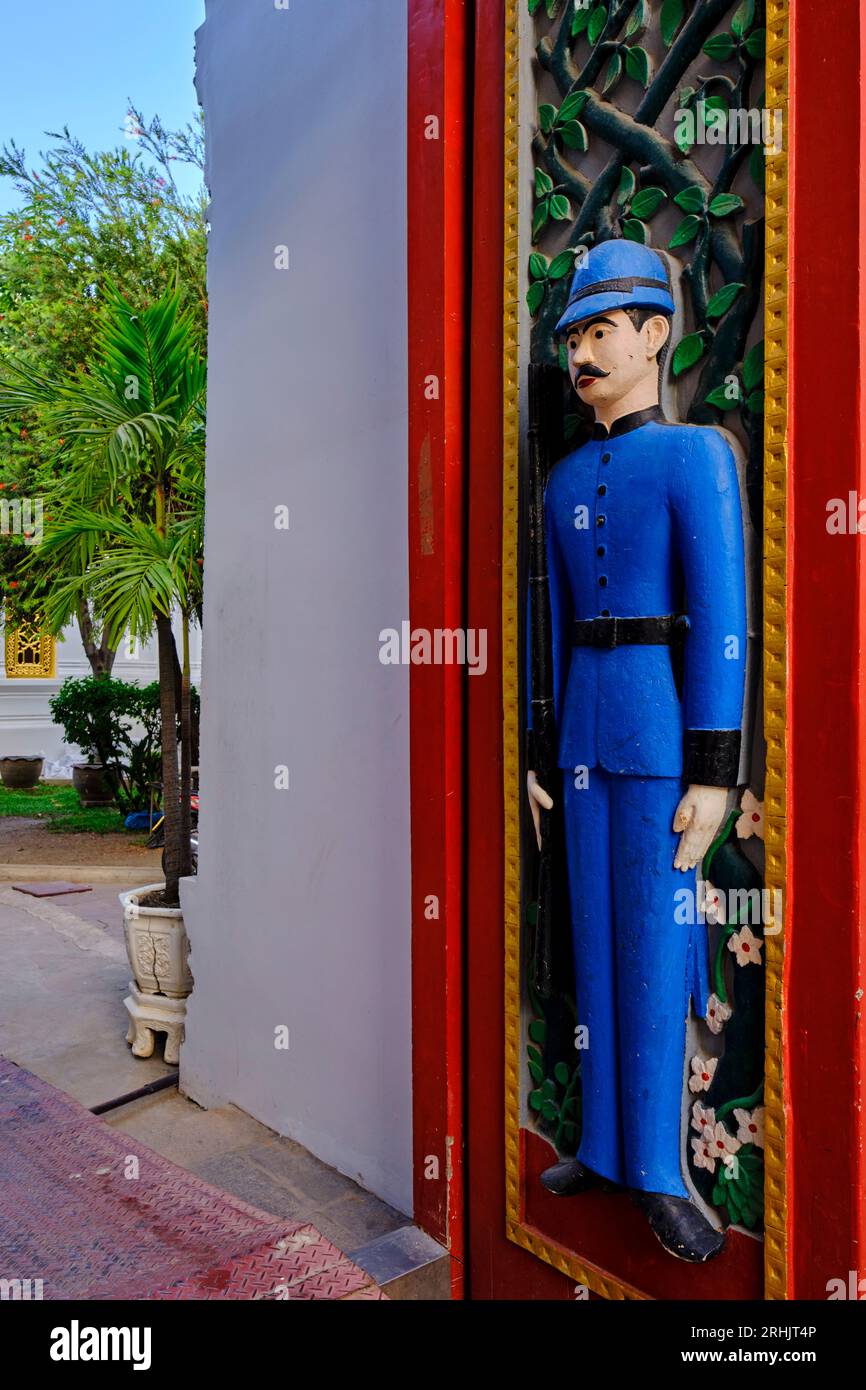 Thailandia, Bangkok, tempio di Wat Ratchabophit, complesso funerario che ospita piccoli monumenti di stili diversi in memoria dei membri della famiglia reale Foto Stock