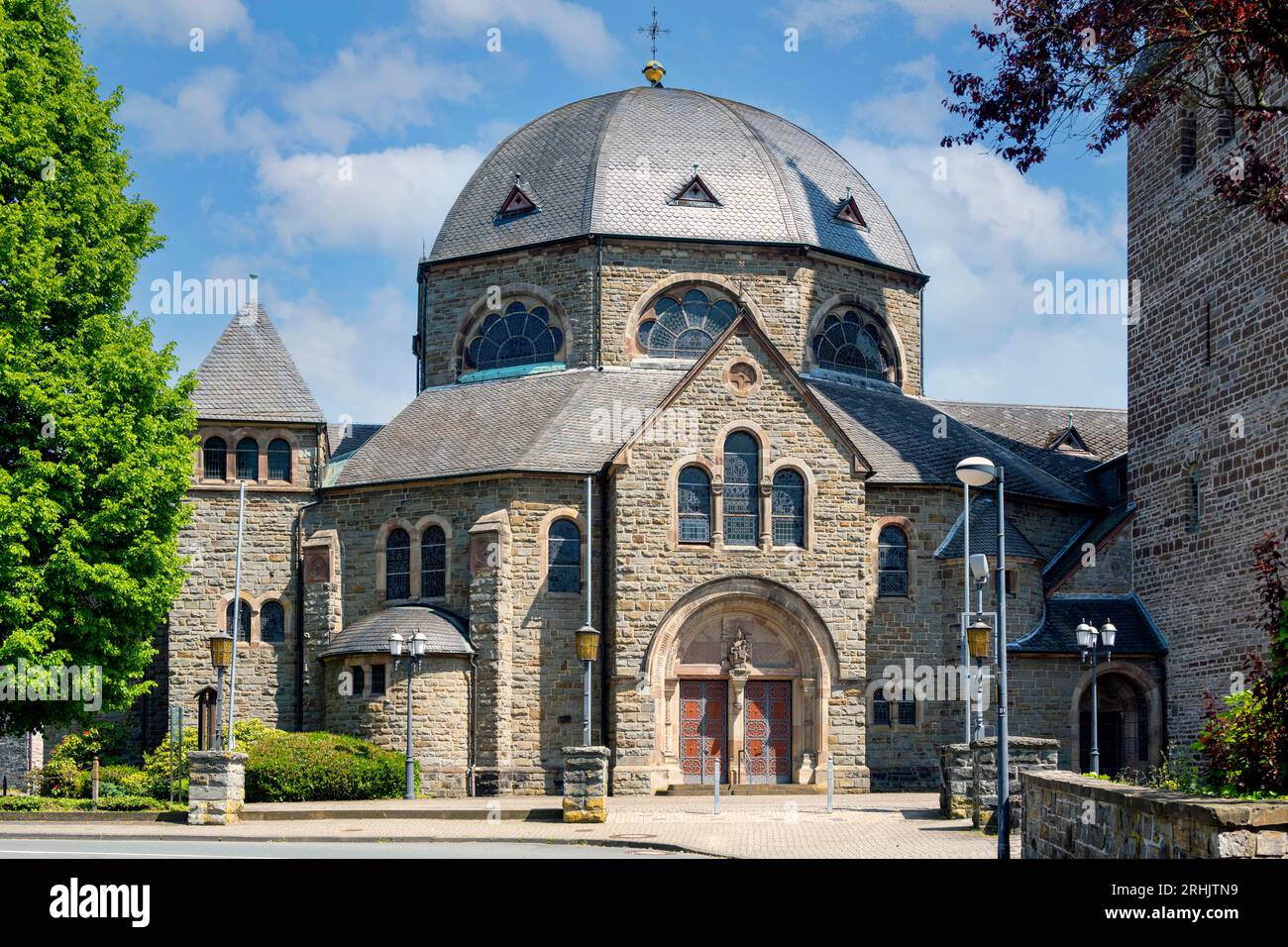 Deutschland, NRW, Märkischer Kreis, Balve, Pfarrkirche St Blasius mit der Oktogonkuppel von 1910 Foto Stock