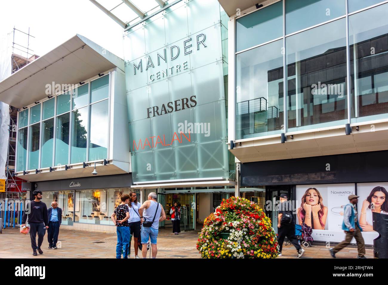 Ingresso al centro commerciale Mander Centre, in Dudley Street, nel centro di Wolverhampton. Foto Stock