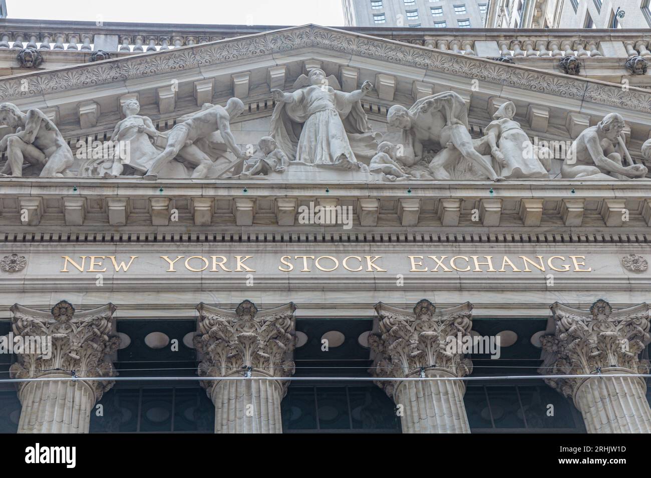 Iscrizione sulla facciata della Borsa di New York (NYSE, "The Big Board") Foto Stock