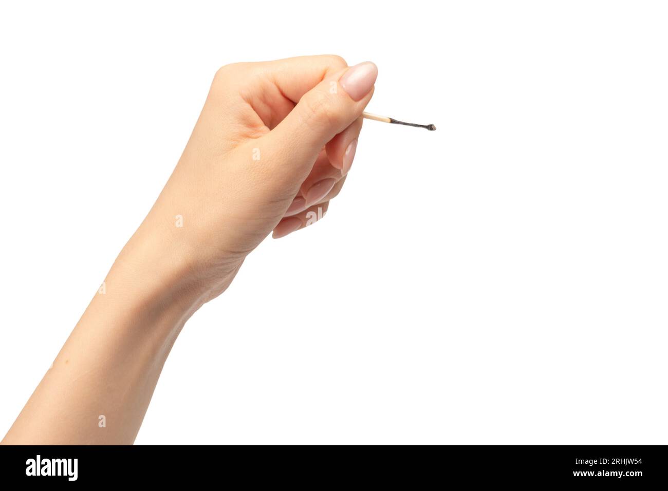 Fiammifero in una mano femminile isolata su uno sfondo bianco. Copia spazio. Foto Stock