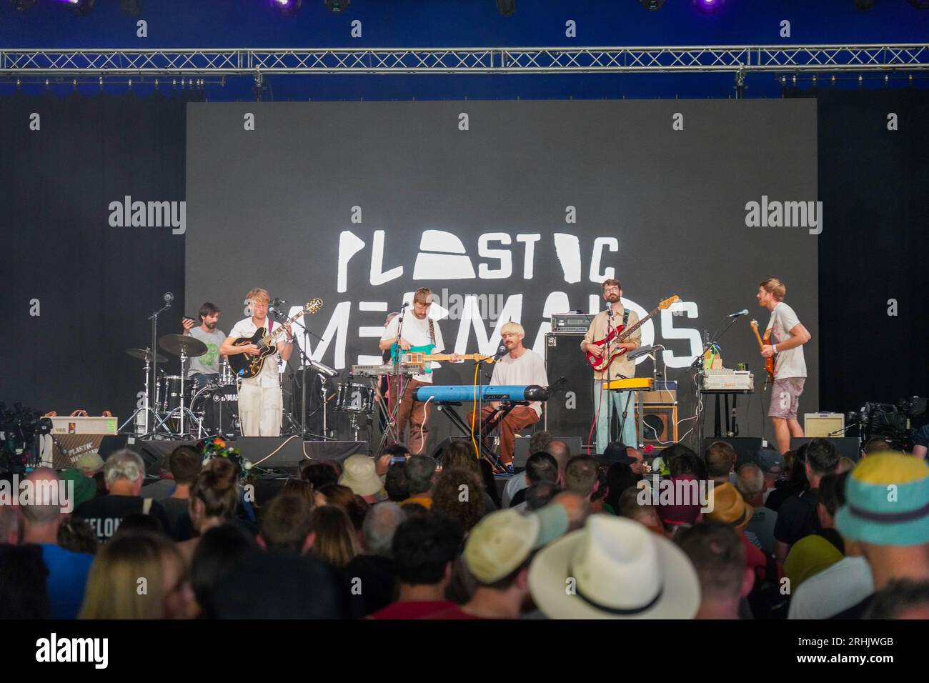 Glanusk Park, Regno Unito. Giovedì 17 agosto 2023. Plastic Mermaids che si esibiscono al Green Man Festival 2023 a Glanusk Park, Brecon Beacons, Galles. Data foto: Giovedì 17 agosto 2023. Il credito fotografico dovrebbe leggere: Richard Gray/Alamy Live News Foto Stock