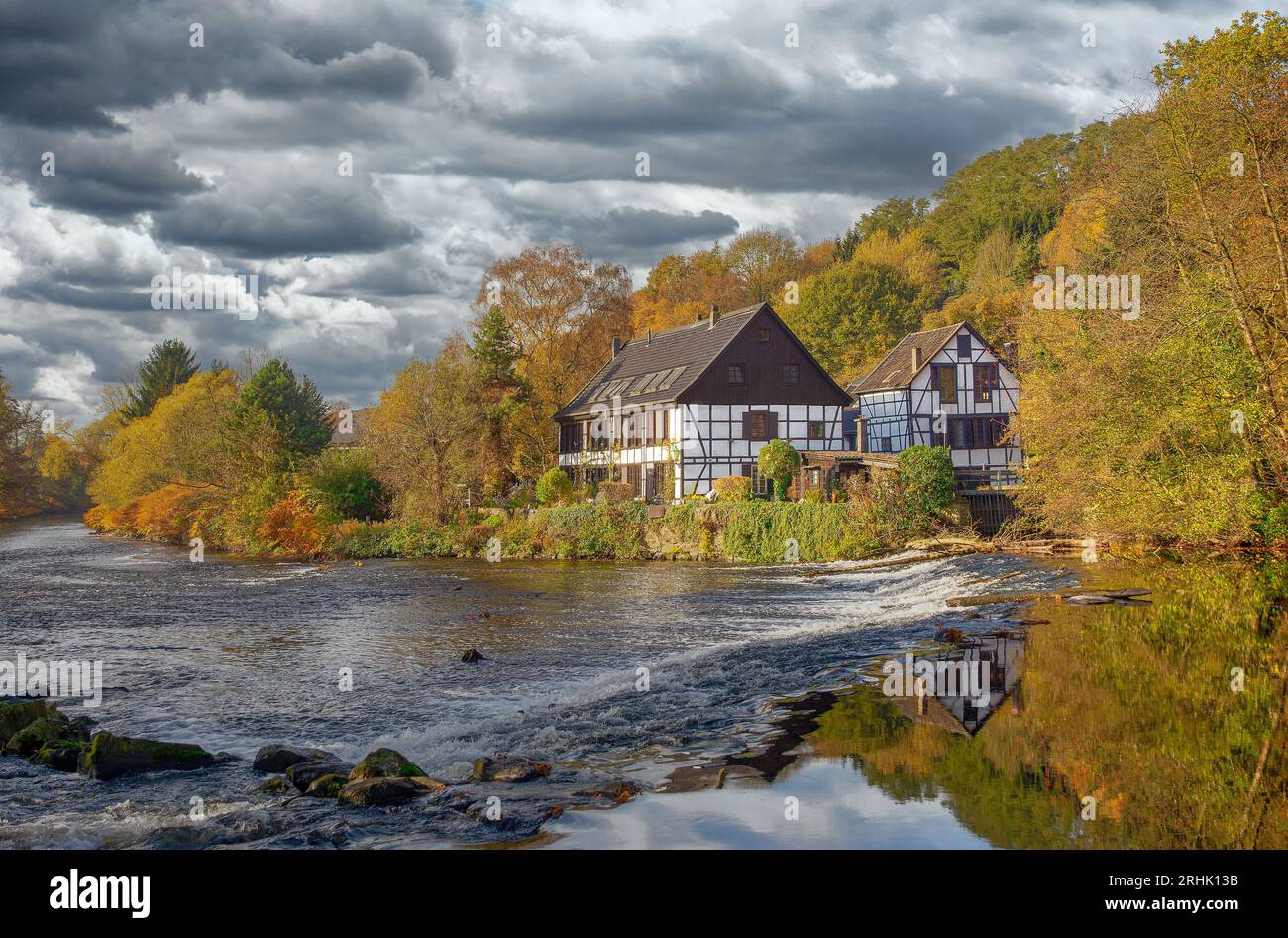 La storica Grinding House di nome Wipperkotten a Wipperaue sul fiume Wupper vicino a Solingen, Bergisches Land, Renania settentrionale-Vestfalia, Germania Foto Stock