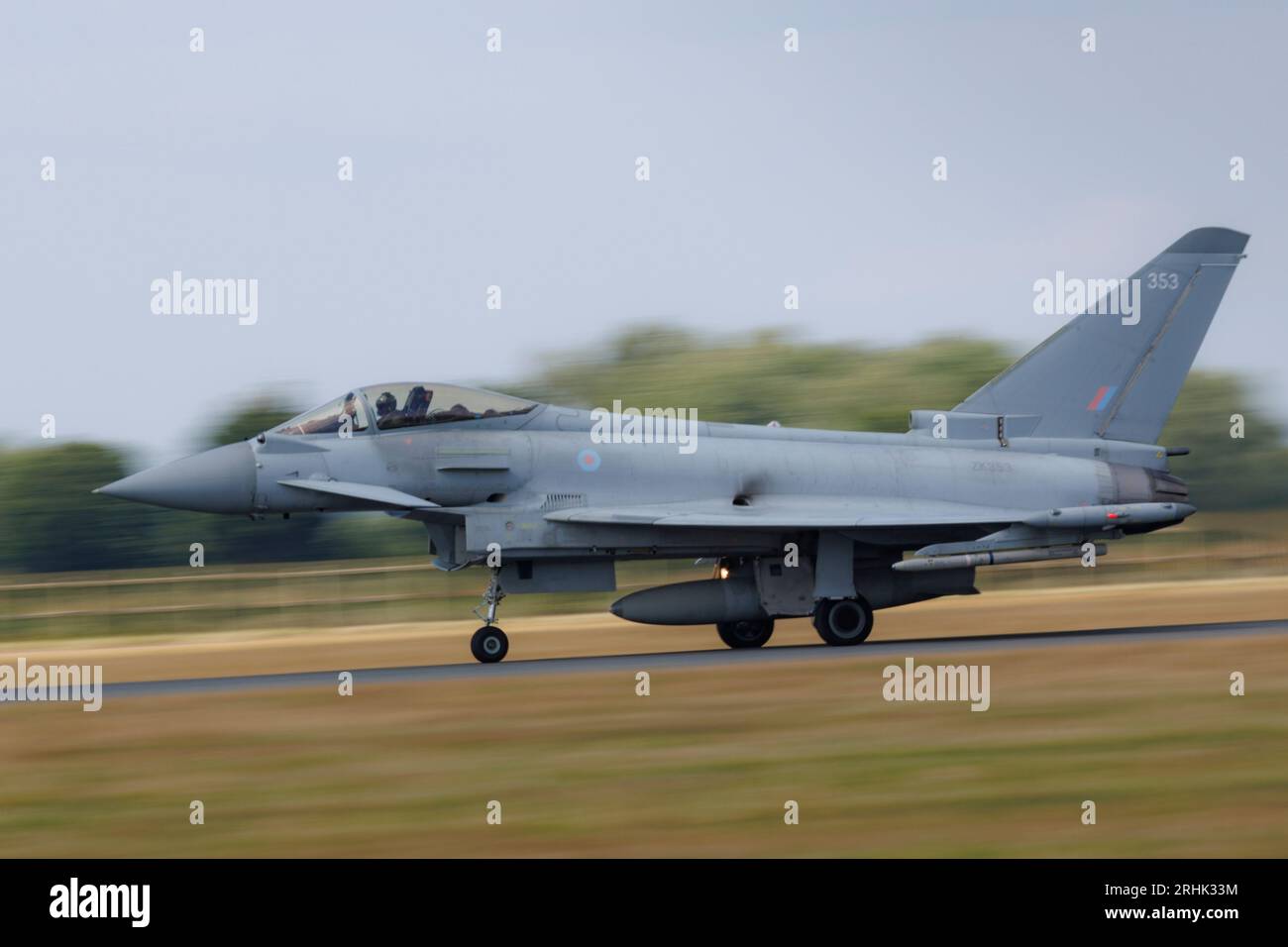 RAF Typhoon jet in servizio attivo presso RAF Conningsby nel Lincolnshire in Inghilterra, agosto 2023 Foto Stock