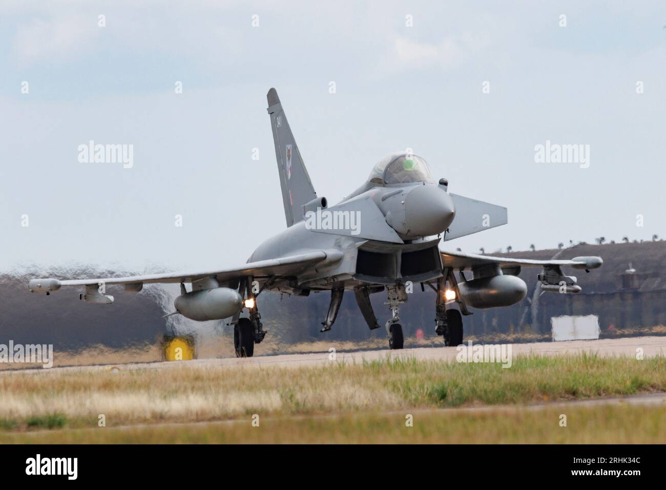 RAF Typhoon jet in servizio attivo presso RAF Conningsby nel Lincolnshire in Inghilterra, agosto 2023 Foto Stock