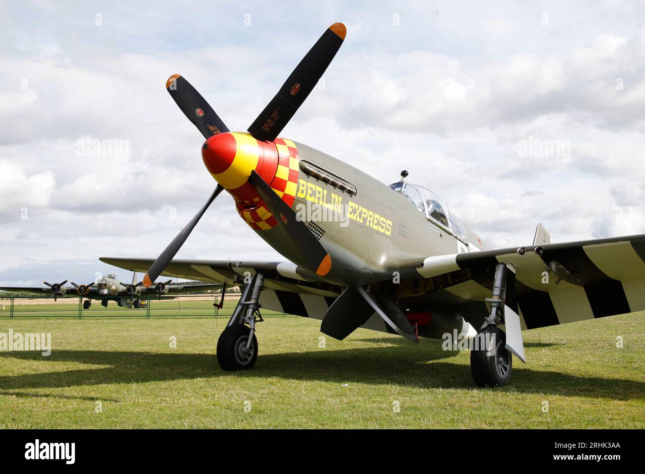 Un aereo da caccia P-15 Mustang da guerra mondiale su Duxford in mostra statica, luglio 2023 Foto Stock