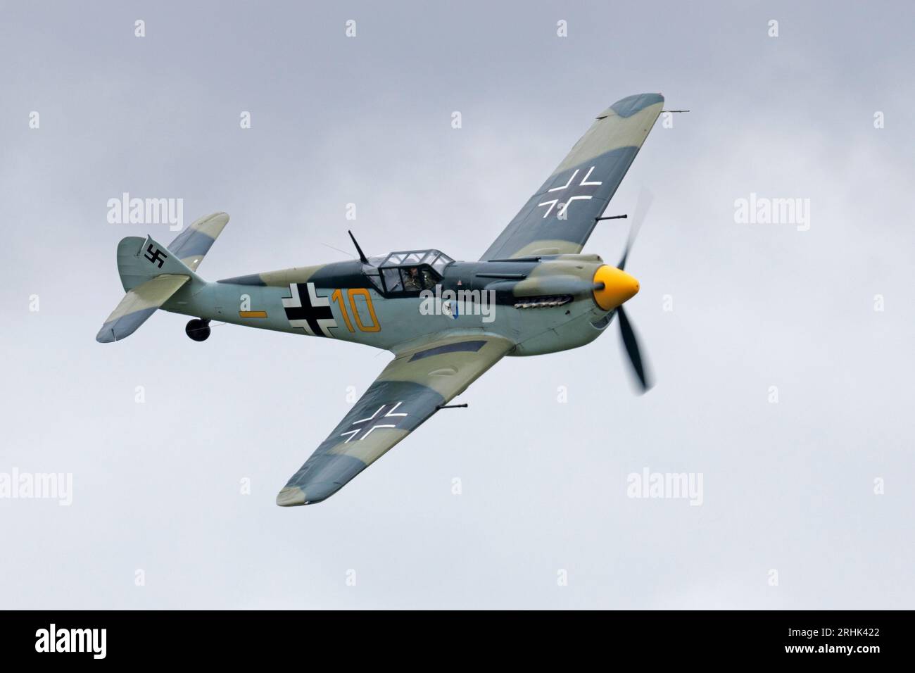 Hispano ha-112 M4L Buchon (G-AWHC) che esegue la sua esibizione in volo all'IWM Duxford Air Show 28 luglio 2023 Foto Stock